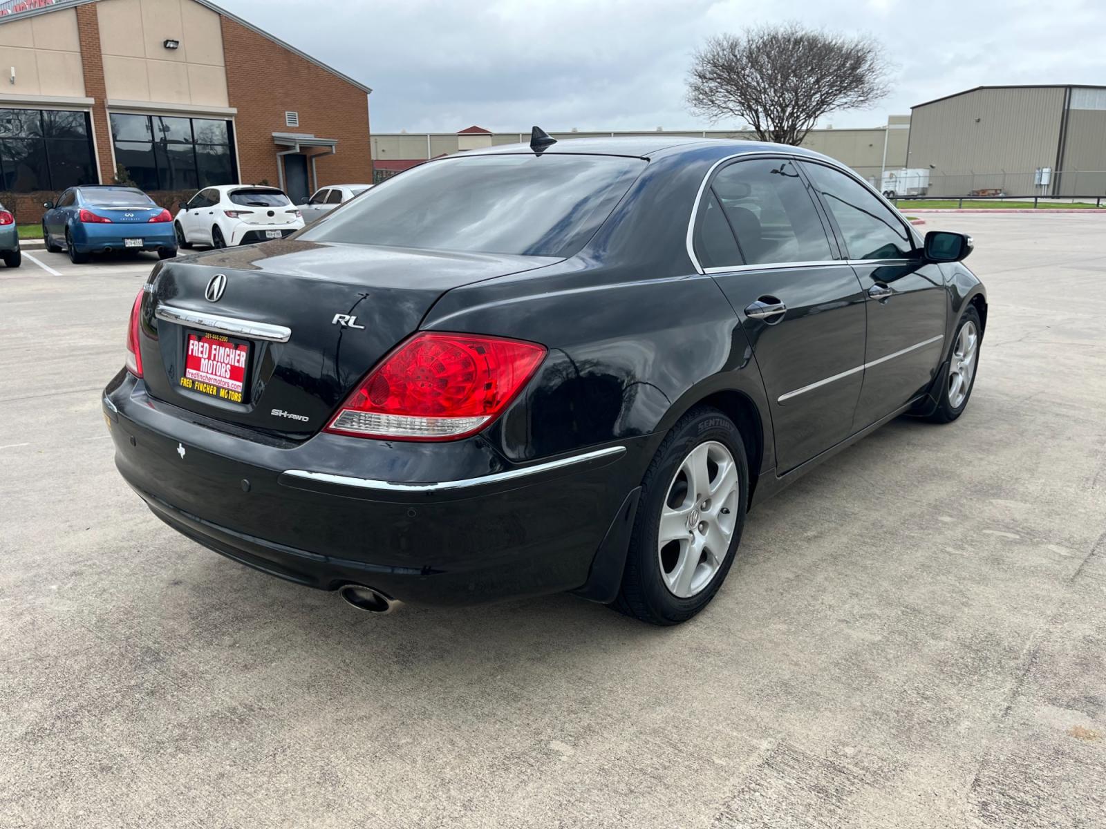 2005 Black /black Acura RL 3.5RL with Navigation System (JH4KB165X5C) with an 3.5L V6 SOHC 24V engine, 5-Speed Automatic Overdrive transmission, located at 14700 Tomball Parkway 249, Houston, TX, 77086, (281) 444-2200, 29.928619, -95.504074 - Photo #6